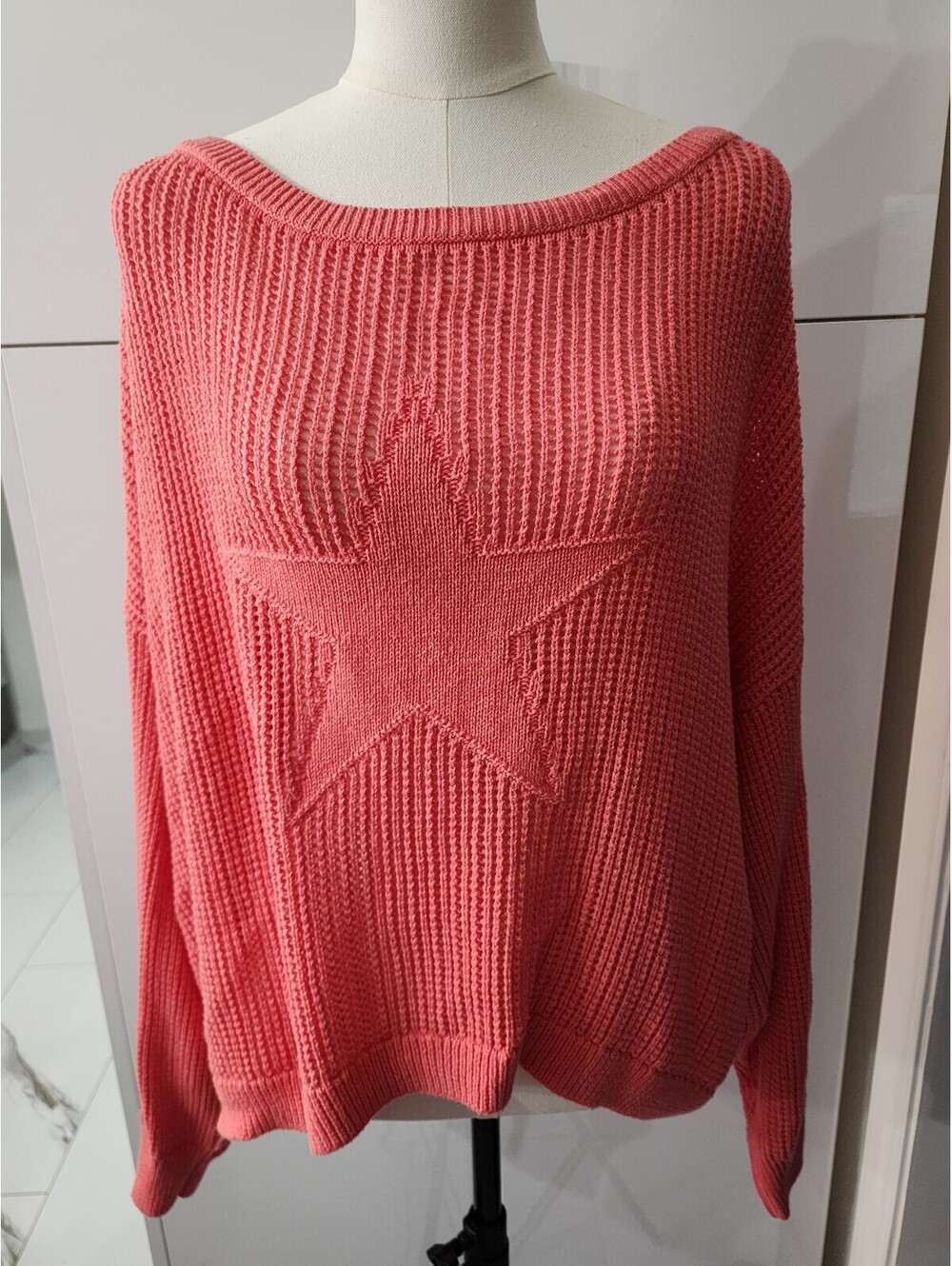 Hollister Women's Coral Pink Knit Sweater with Star Design Size Large